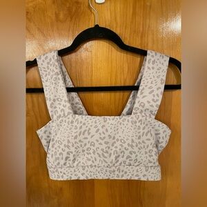 ALLFENIX Square Neckline Leopard Print Sports Bra